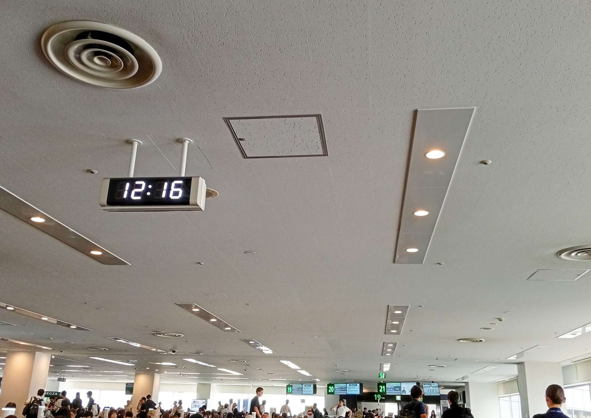 羽田空港第一・第二ターミナルの出発ロビー