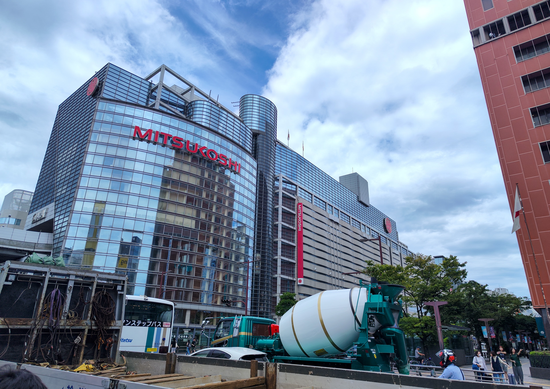 天神南・MITSUKOSHI前