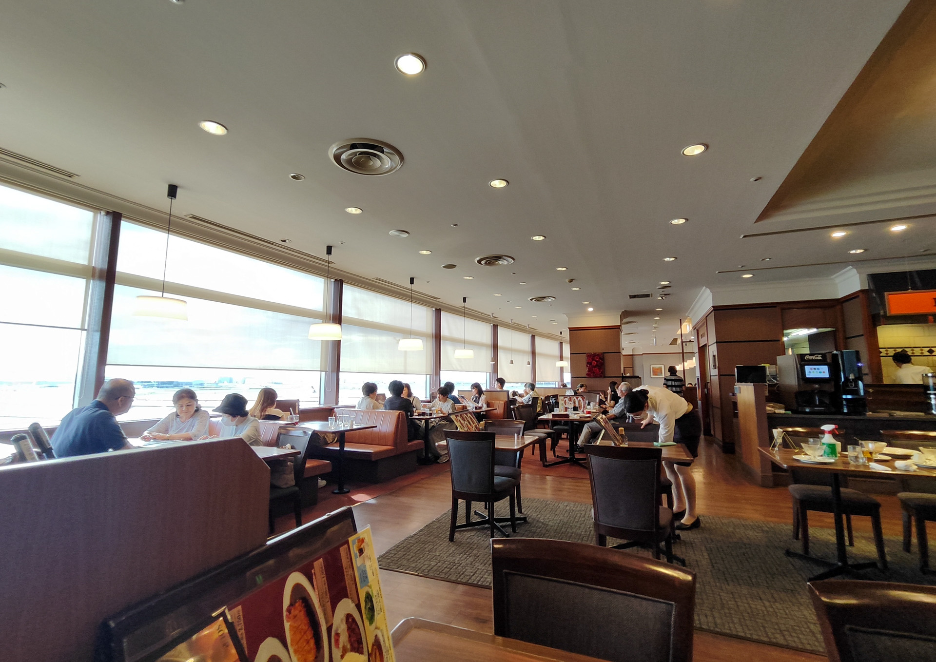 ロイヤルホスト羽田空港店
